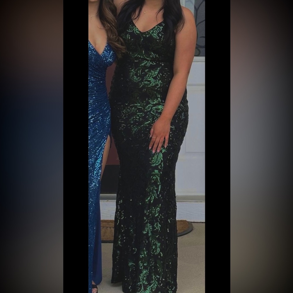 Prom dress from Windsor. Size M. Green sequence with black mesh.